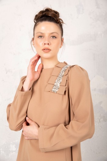 BEJ Omzu Taşlı Krep Elbise 32-9116